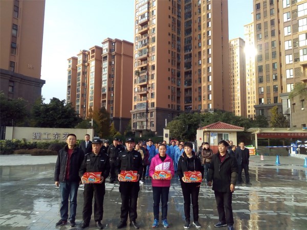 1542943514297564.jpg 竞赛礼品颁发-9_副本.jpg