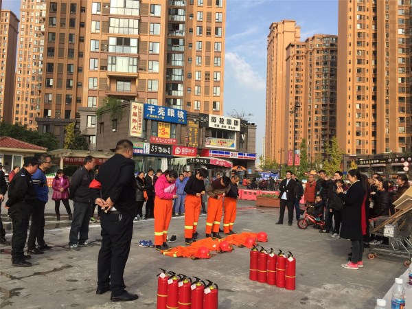 1542943268562038.jpg 消防演习活动现场-5_副本.jpg